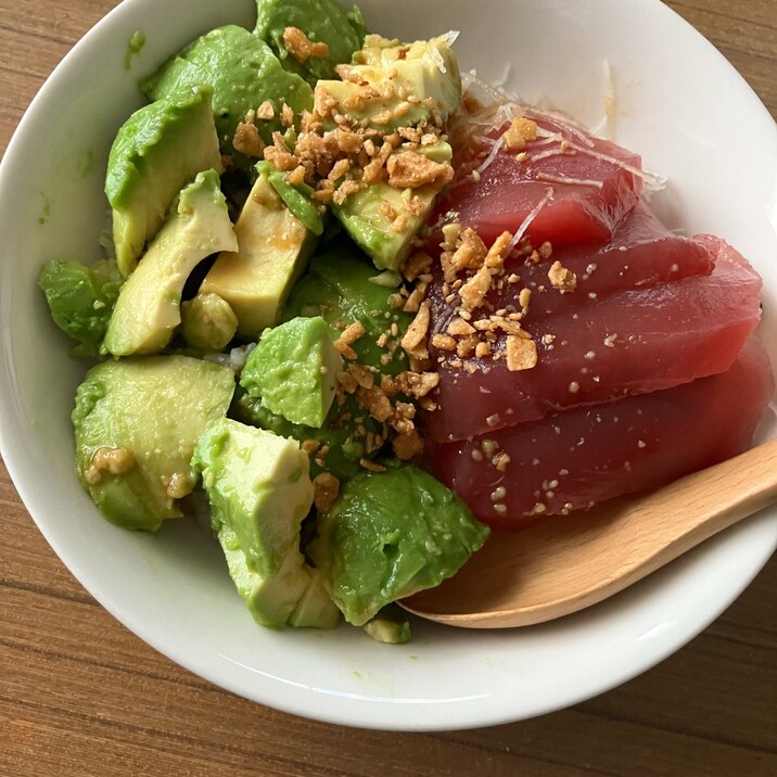 アボカドマグロ丼